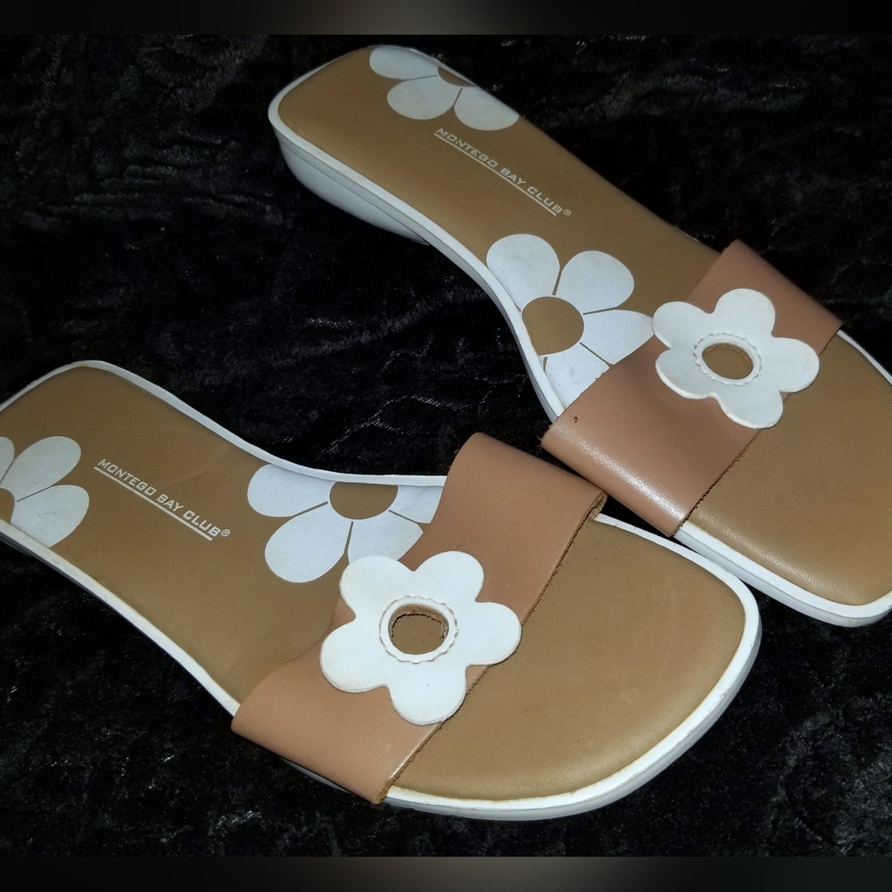Women's Montego Bay Club Leather Floral White & Beige Slip-On Sandals 6.5